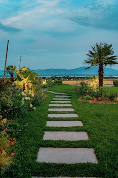 Everness Hotel & Resort