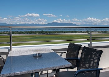 Everness Hotel & Resort
