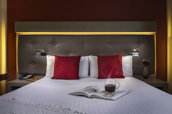 Everness Hotel & Resort
