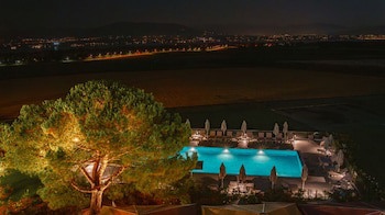 Everness Hotel & Resort