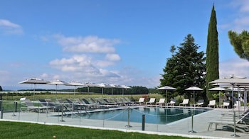 Everness Hotel & Resort