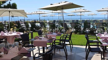 Everness Hotel & Resort