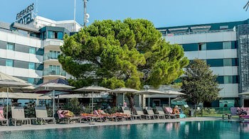 Everness Hotel & Resort