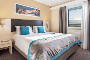 Everness Hotel & Resort
