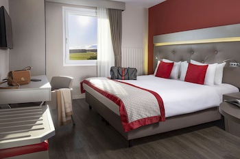 Everness Hotel & Resort