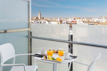 Catalonia Giralda Hotel