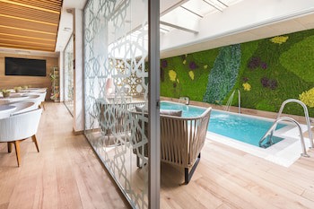 Catalonia Giralda Hotel