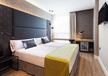 Catalonia Giralda Hotel