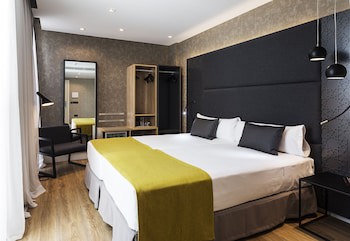 Catalonia Giralda Hotel