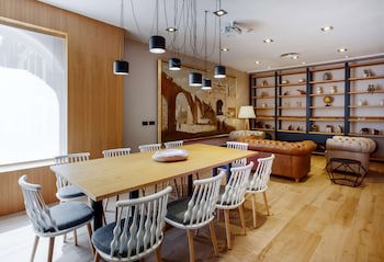 Catalonia Giralda Hotel