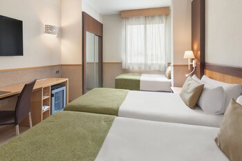 Catalonia Giralda Hotel
