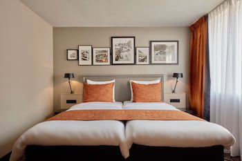 Carlton Square Hotel