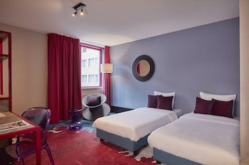 Carlton Square Hotel