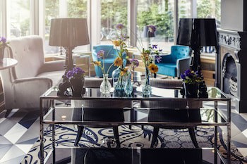 Carlton Square Hotel