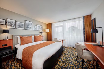 Carlton Square Hotel