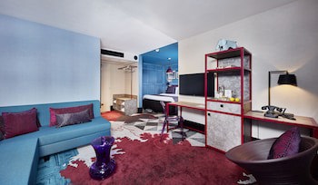 Carlton Square Hotel