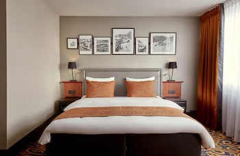 Carlton Square Hotel