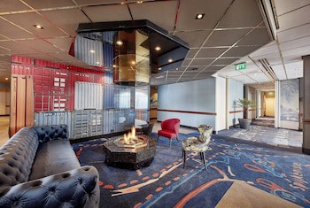 Carlton Oasis Hotel
