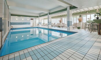 Carlton Oasis Hotel