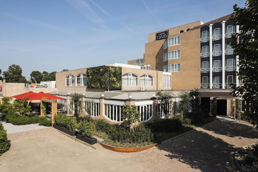 Carlton Oasis Hotel