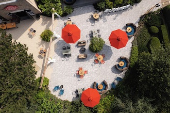 Carlton Oasis Hotel
