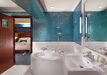 Crowne Plaza Athens City Centre by IHG galeri fotoğrafı