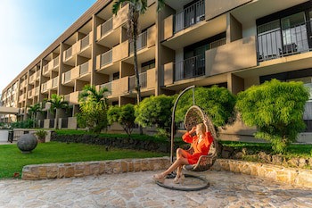 Irazu Hotel & Studios