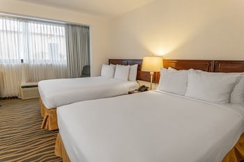 Irazu Hotel & Studios