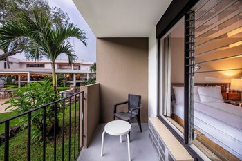Irazu Hotel & Studios