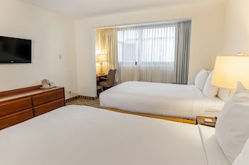 Irazu Hotel & Studios