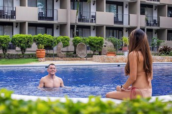 Irazu Hotel & Studios
