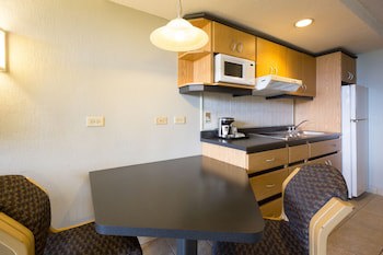 Irazu Hotel & Studios