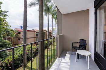 Irazu Hotel & Studios