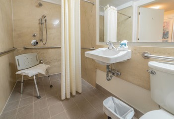 Irazu Hotel & Studios