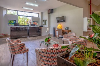 Irazu Hotel & Studios