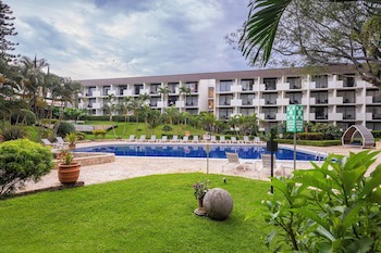 Irazu Hotel & Studios