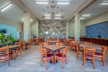 Irazu Hotel & Studios