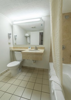 Irazu Hotel & Studios