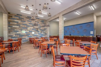 Irazu Hotel & Studios