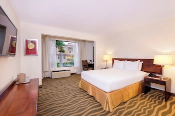Irazu Hotel & Studios