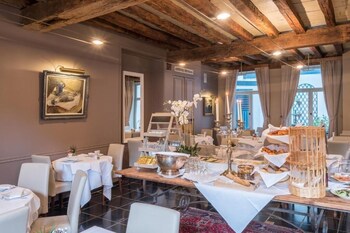 Martin's Relais