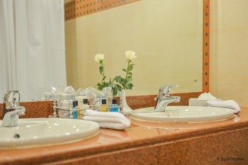 Golden Tulip Flamenco