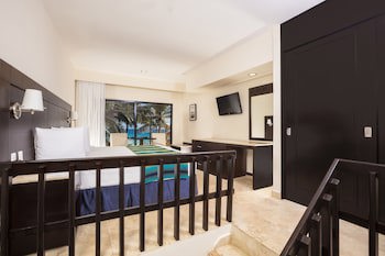 Crown Paradise Club Cancun All Inclusive