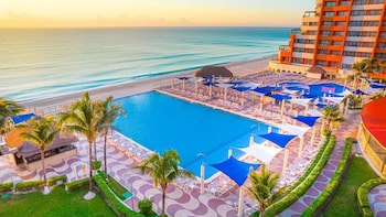 Crown Paradise Club Cancun All Inclusive