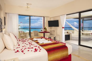 Crown Paradise Club Cancun All Inclusive