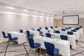 Renaissance London Heathrow Hotel