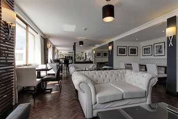 Renaissance London Heathrow Hotel
