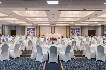Renaissance London Heathrow Hotel