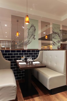 Renaissance London Heathrow Hotel