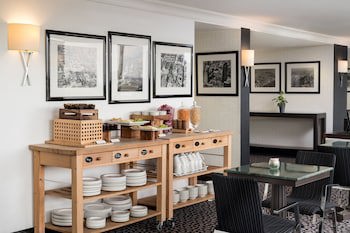 Renaissance London Heathrow Hotel